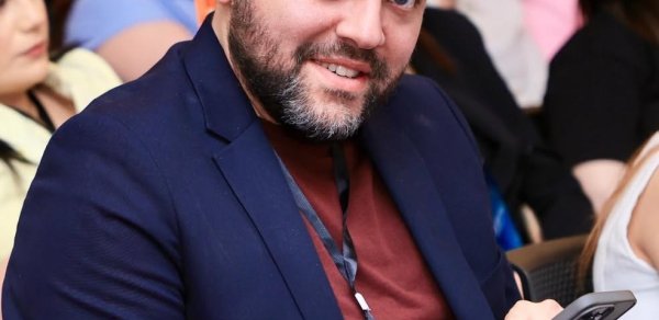 Hacıbəy Heydərli: "Sosial şəbəkələrə giriş məhdudiyyəti uşaqların rəqəmsal təhlükəsizliyi və sağlamlığı üçün vacibdir"