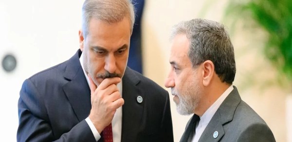 Əraqçi Hakan Fidanla regional gərginliyi müzakirə edib