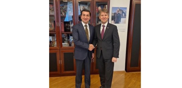 Hikmət Hacıyev Slovakiya XİN-in dövlət katibi ilə görüşüb