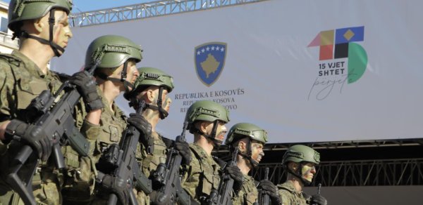 NATO Kosovadakı sülhməramlı missiyanın sayını azaldacaq