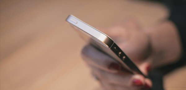 Fransada liseylərdə mobil telefon qadağası genişləndirilir