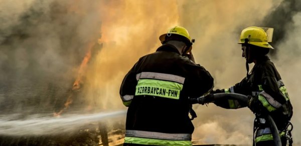 Neft Emalı Zavodundakı yanğın söndürüldü