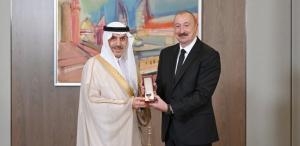 Prezident İslam İnkişaf Bankı Qrupunun sədrinə “Dostluq” ordenini təqdim edib