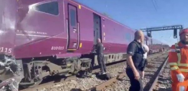 İngiltərədə qatarlar toqquşdu - Xəsarət alanlar var