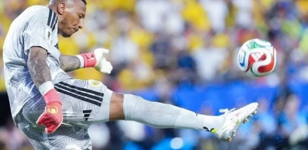 Kürasaonun qapıçısı mundialda rekorda imza atdı