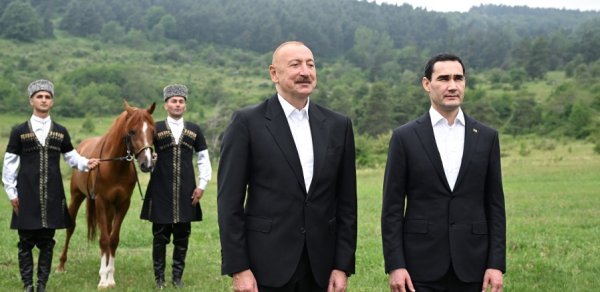 Türkmənistan Prezidentinə Qarabağ atı hədiyyə edildi - FOTOLAR