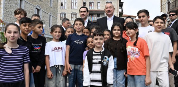 Prezidentin sosial media hesabında Şuşada uşaqlarla görüş barədə paylaşım edildi - VİDEO