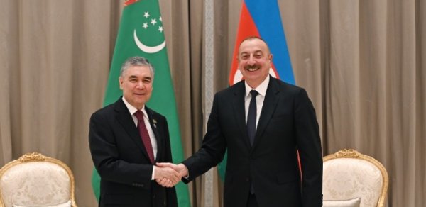 İlham Əliyev Qurbanqulu Berdiməhəmmədovla danışdı