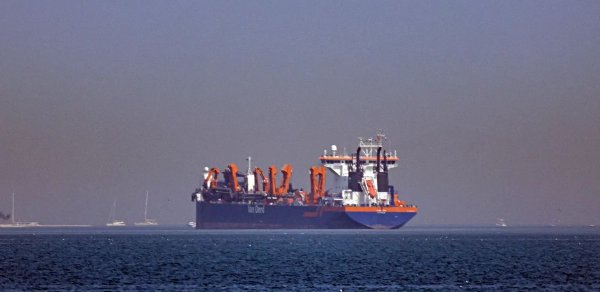 WSJ: Hörmüz boğazı İrana ildə 40 milyard dollar qazanıra bilər
