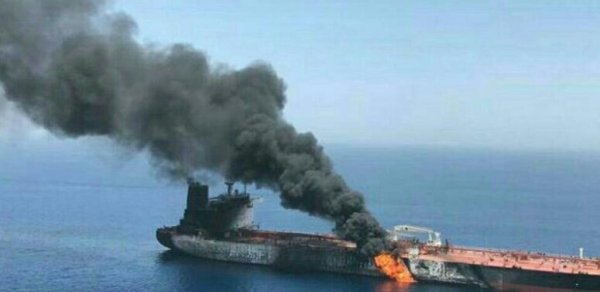 Hörmüz boğazında tanker vurulub