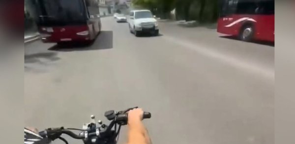 Motosikleti “protiv” sürüb yolda hamıya təhlükə yaratdı - Araşdırma aparılır - Video