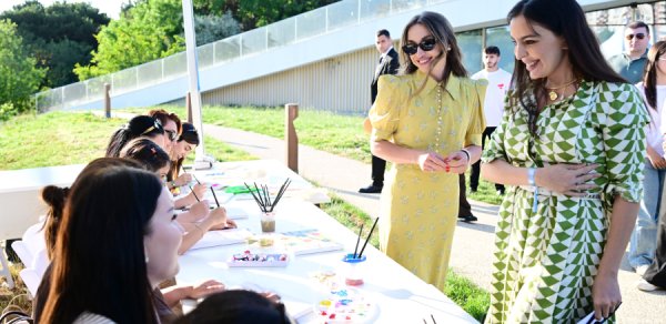 Leyla və Alena Əliyevalar festivalda - Fotolar