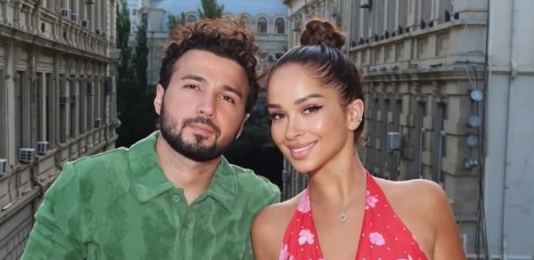 Azərbaycanlı iş adamı model xanımı ilə Bakıya gəldi