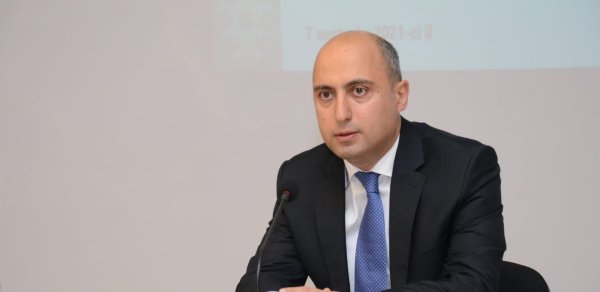 “Müəllim niyə yazıq olsun ki, iş yeri, maaşı var...”