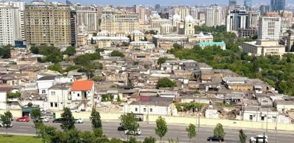 Bakıda ev söküntüsü ilə bağlı yayılan iddialara RƏSMİ CAVAB