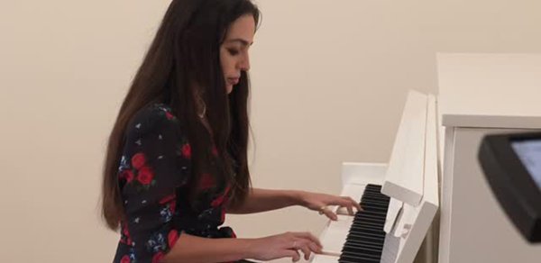 Leyla Əliyevadan pianoda “Söz olmasaydı” - Video