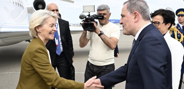 Ursula Fon der Lyayen Azərbaycana səfərə gəldi