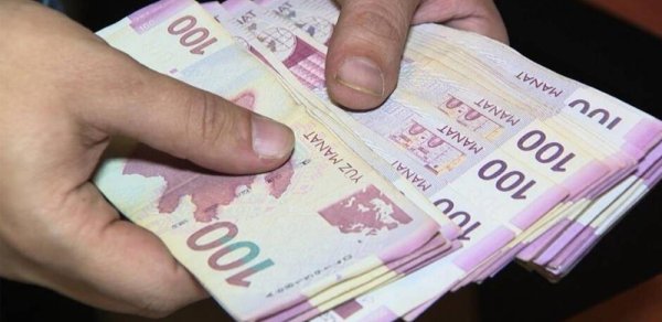 Yenilənmiş 100 manatlıqlar bu tarixdə tədavülə buraxılacaq