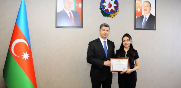 Vüqar Novruzov 655 bal toplayan şəhid övladı ilə görüşdü - FOTOLAR