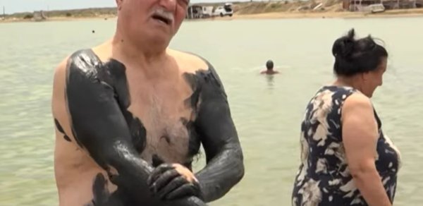 Yüzlərlə insan axışır, amma... - Hövsandakı "möcüzəvi palçıq" barədə həkimdən kritik XƏBƏRDARLIQ - VİDEO