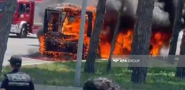 Bakıda avtobus yandı - ANBAAN VİDEO