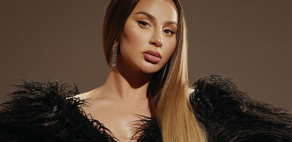 Anna Asti tək qalmaq üçün bir kəndi satın aldı
