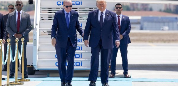 Trampı Ankarada Ərdoğan qarşıladı