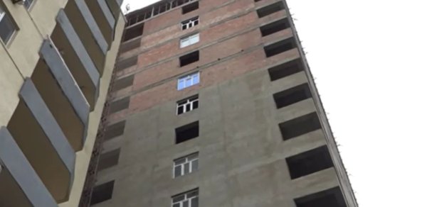 Lifti və qaz xətti olmayan bina: Sumqayıtda vətəndaşlar təhlükə ilə üz-üzə - VİDEO