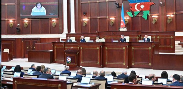 Milli Məclisin növbədənkanar sessiyasının iclası başladı: 22 məsələyə baxılır