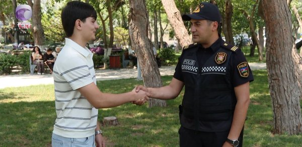 Polis əməkdaşı və abituriyent o hadisədən danişdilar - VİDEO