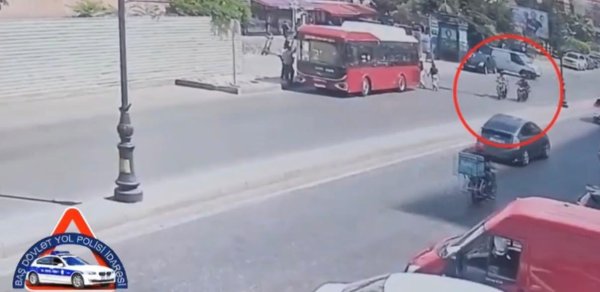 Bakıda iki motosiklet toqquşdu: 22 yaşlı sürücü həlak oldu - Video