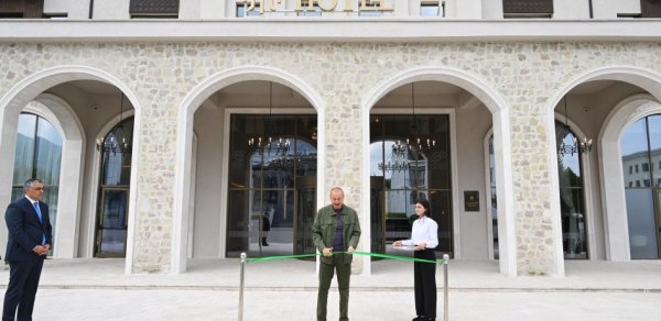 İlham Əliyev “Xankəndi” hotelinin açılışında iştirak edib - FOTO