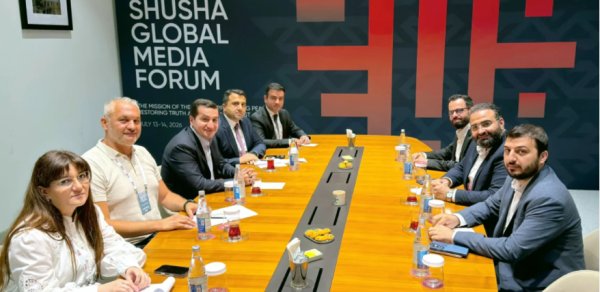 Hikmət Hacıyev Suriyanın informasiya naziri ilə görüşdü