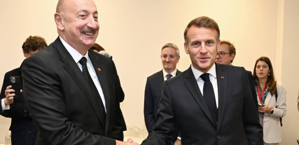 İlham Əliyev Makronu təbrik etdi