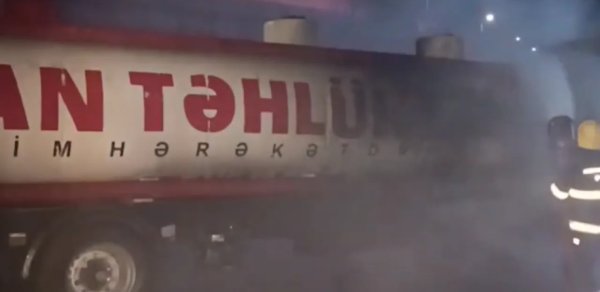 Bakıda 31 tonluq yanacaq daşıyan maşın yandı - VİDEO