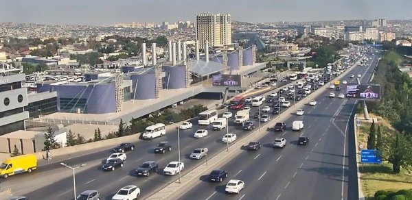 Paytaxtın bəzi küçələrində sıxlıq müşahidə olunur