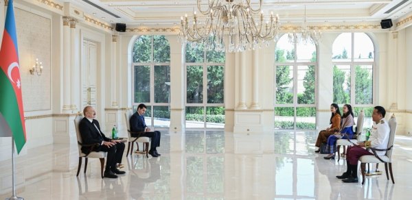 Prezident Kambocanın yeni təyin olunmuş səfirinin etimadnaməsini qəbul etdi