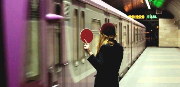 Bir neçə stansiyalıq yuxu: Metro sərnişinləri niyə yuxuya gedir?