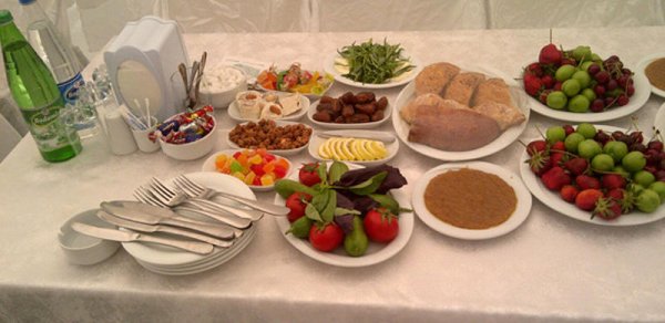 Yas mərasimlərində qida zəhərlənmələri: Mütəxəssisdən ciddi xəbərdarlıq
