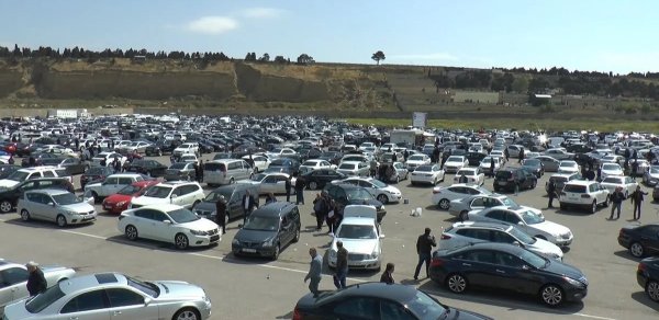 Avtomobil bazarında durğunluq: Qiymətlər enir, alıcı tapılmır - VİDEO