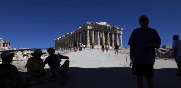 Yunanıstanda 43 dərəcəlik istilər: Açıq havada işlər dayandırıldı