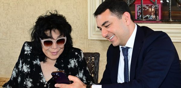 Nazir Flora Kərimovanın ad gününü evində təbrik etdi - Fotolar