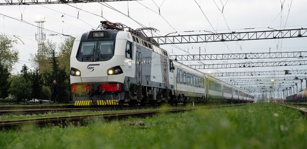 Bakı-Tbilisi qatarı yolda qaldı - Gürcüstandakı işıq probleminə görə