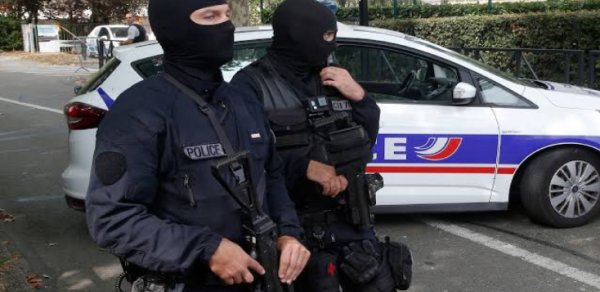 Parisdə bıçaqlı hücum nəticəsində üç qadın yaralanıb