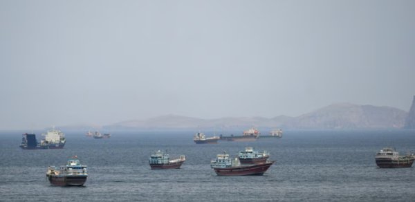 Reuters: Körfəz ölkələri İranın Hörmüz boğazından keçidə görə könüllü ödəniş toplamasına razıdır