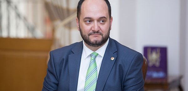 Paşinyanın Aparat rəhbəri vəzifədən uzaqlaşdırıldı