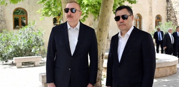 İlham Əliyev qırğız həmkarını Azərbaycana dövlət səfərinə dəvət edib