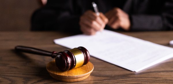 Şəmkirdə arvadını qətlə yetirməkdə təqsirləndirilən şəxsə hökm oxunub