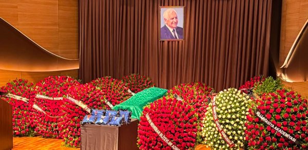 Xalq şairi Nəriman Həsənzadə ilə vida mərasimi keçirilir