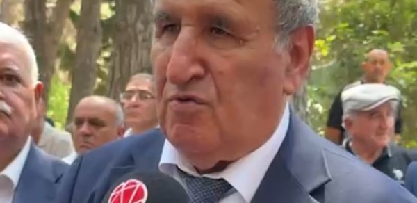 "Nəriman Həsənzadə təpədən dırnağa qədər şair idi" - İsa Həbibbəyli